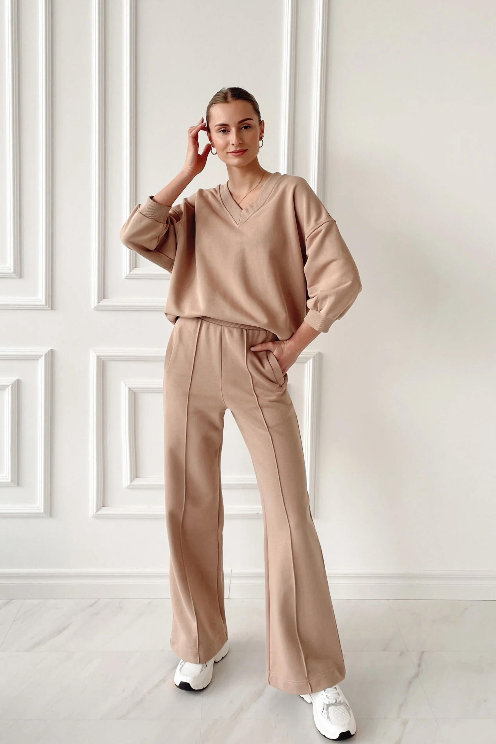 Laisvalaikio kostiumas v-neck nude spalvos moterims CAN GO