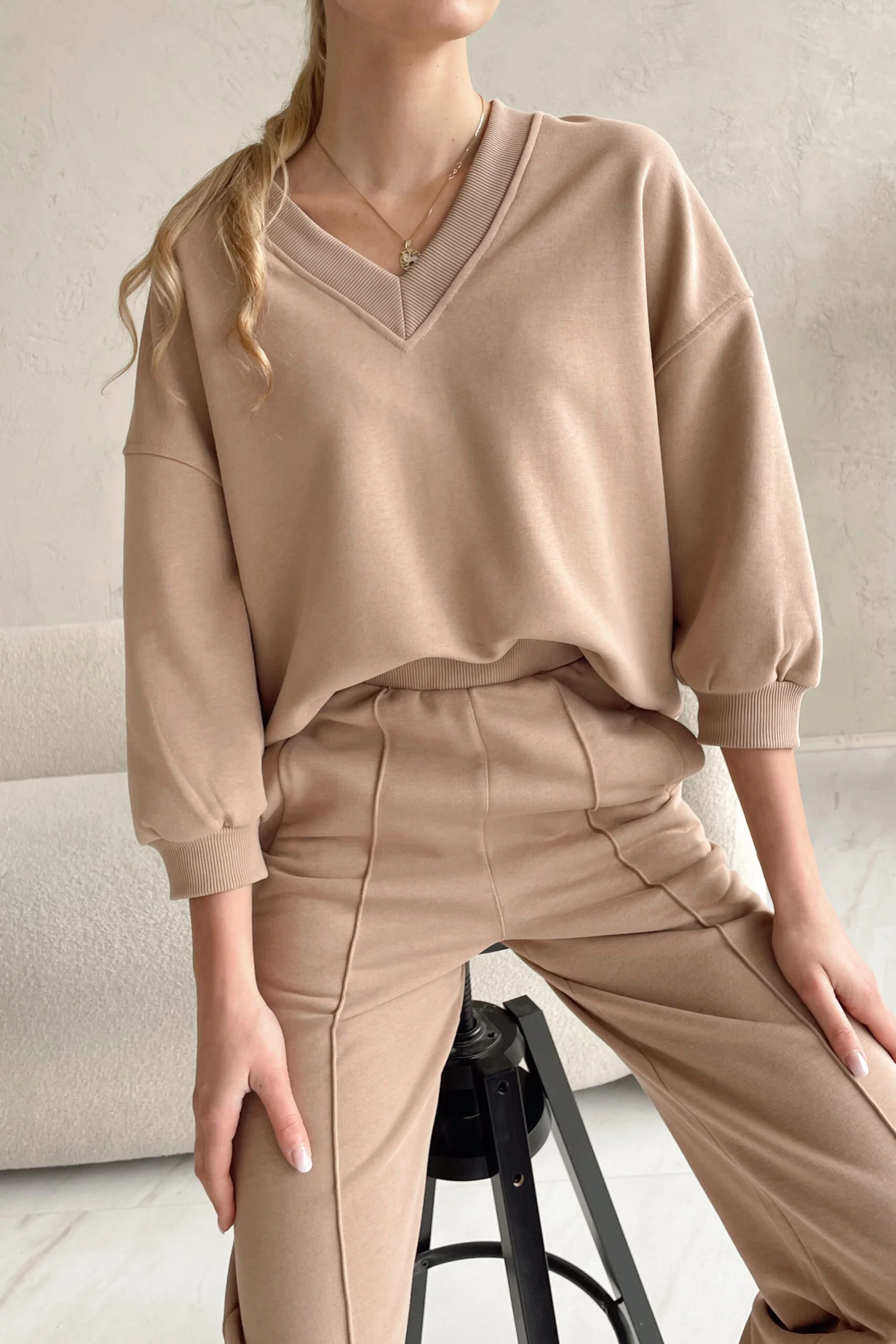 Laisvalaikio kostiumas v-neck nude spalvos moterims CAN GO