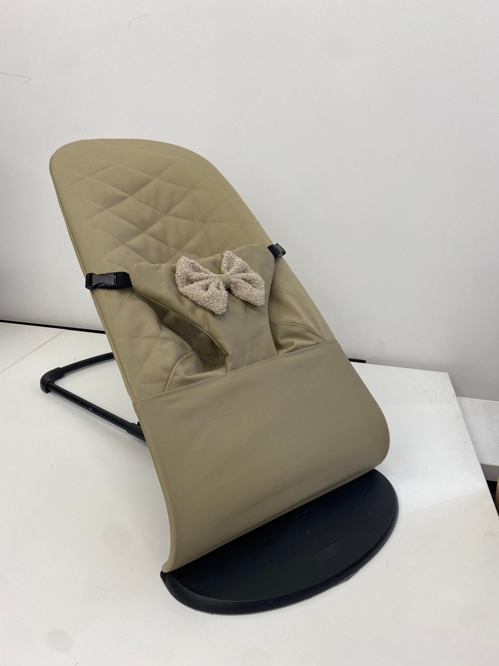 Užvalkalas Babybjorn gultukui (kapučino su kaspinėliu)